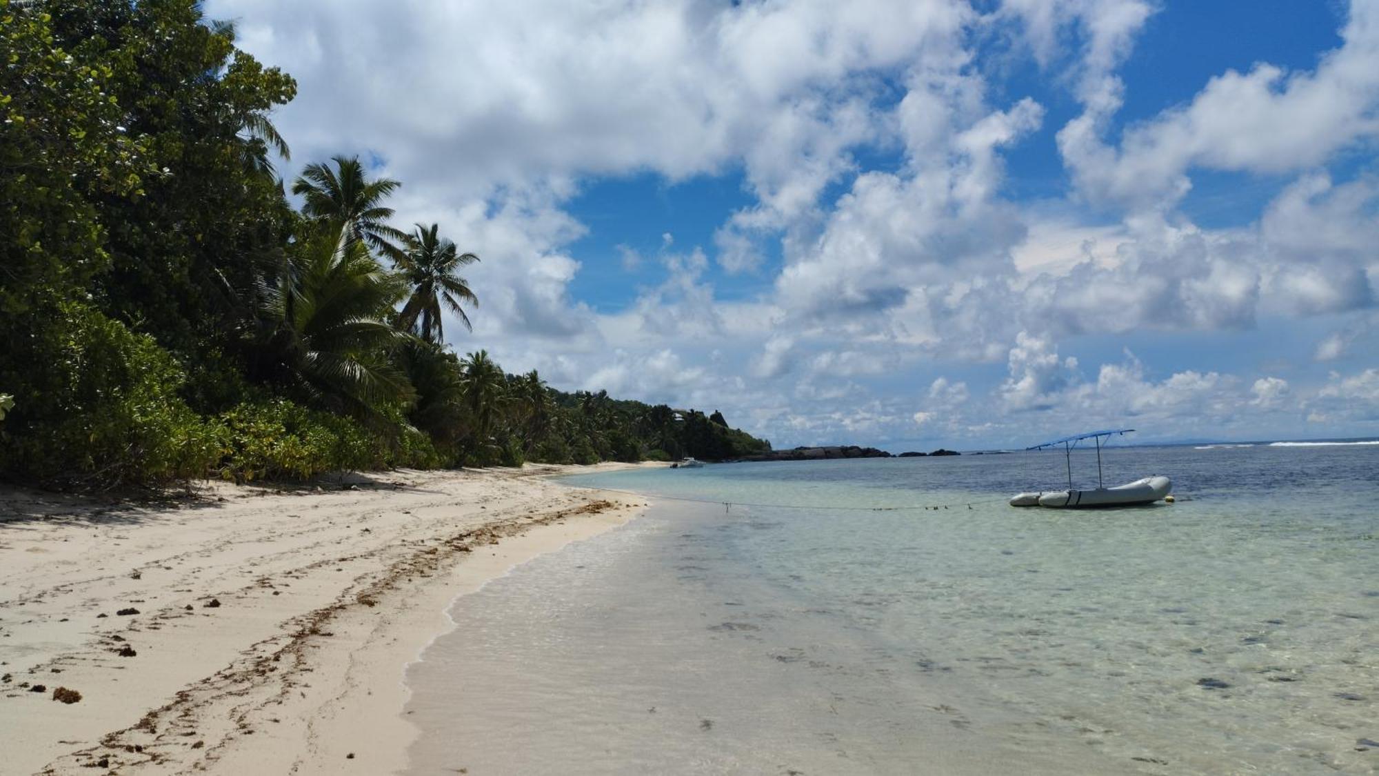 Dovass Self Catering Apartments Takamaka Bagian luar foto