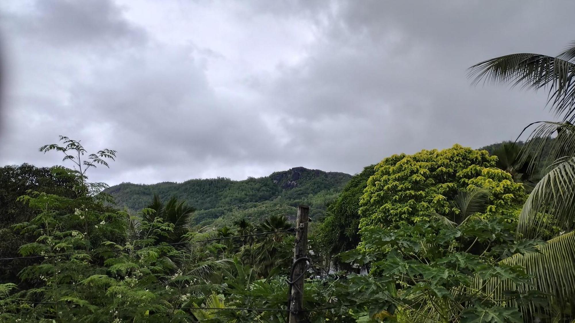 Dovass Self Catering Apartments Takamaka Bagian luar foto