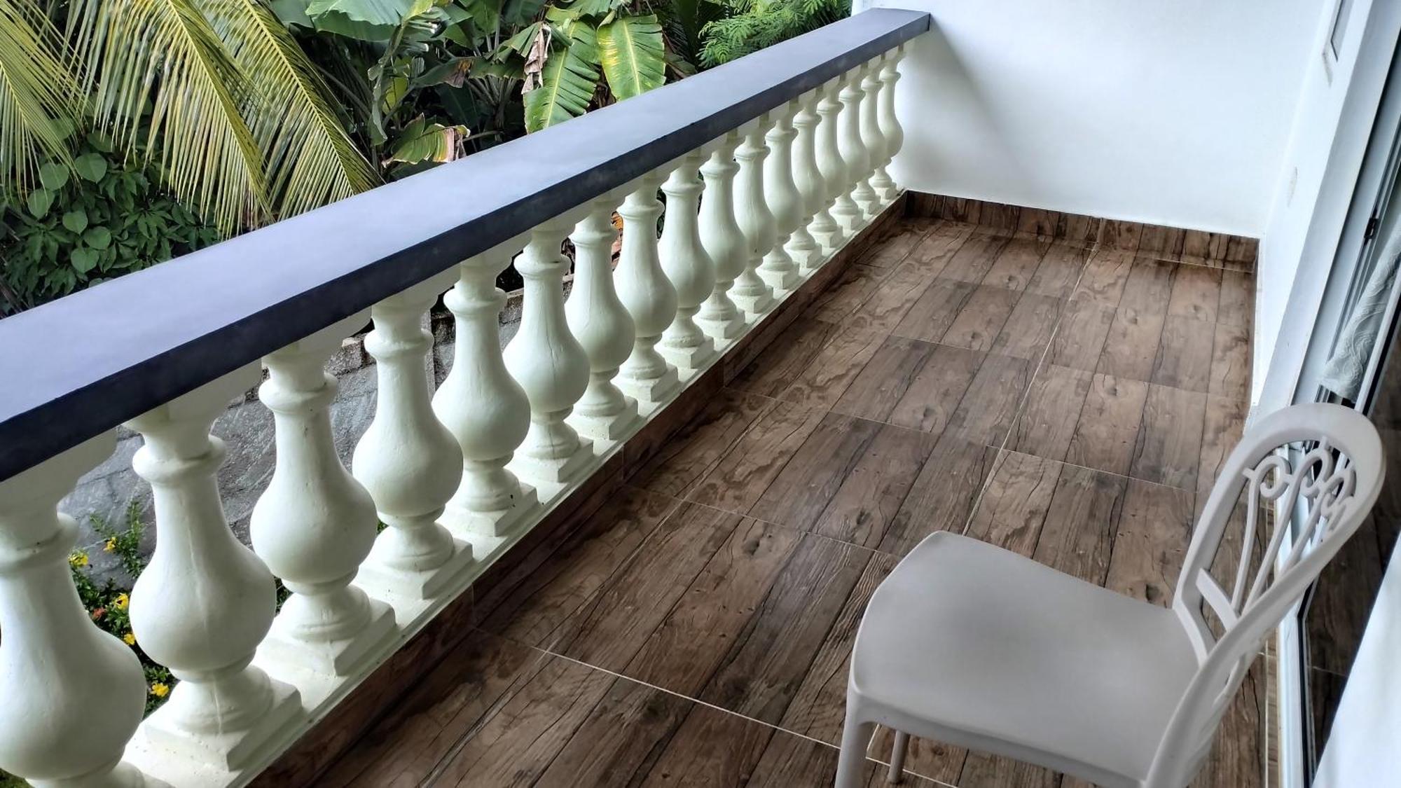 Dovass Self Catering Apartments Takamaka Bagian luar foto