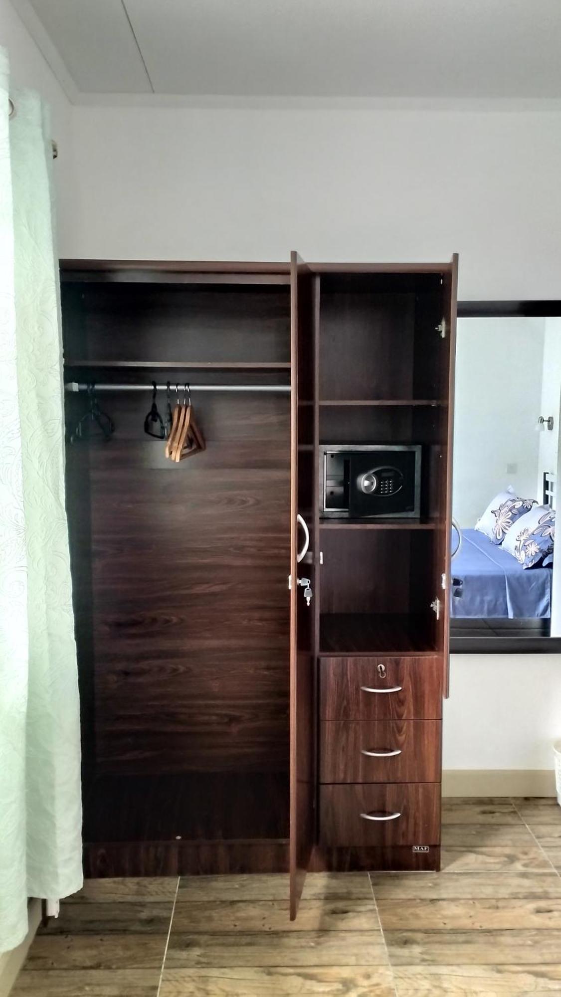 Dovass Self Catering Apartments Takamaka Ruang foto