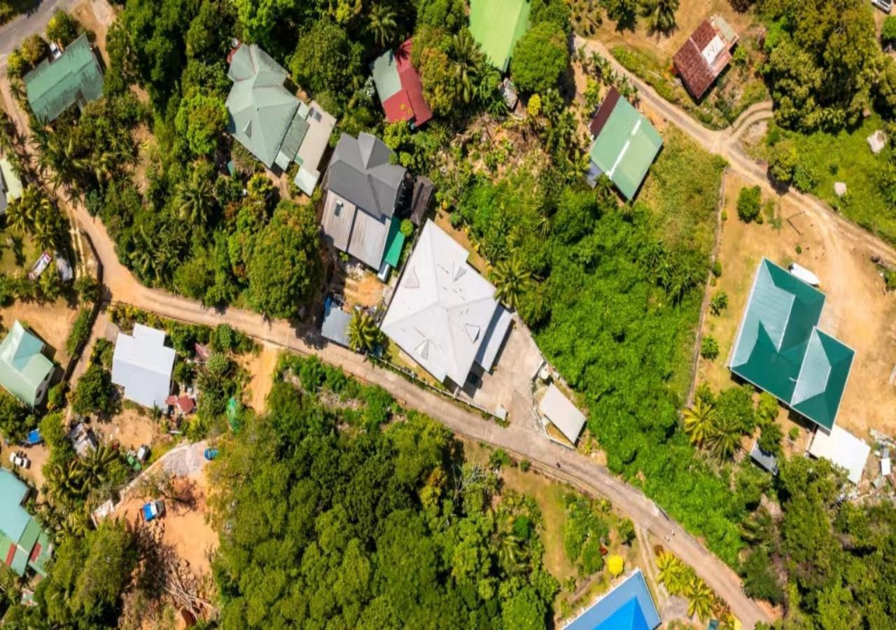 Dovass Self Catering Apartments Takamaka Bagian luar foto