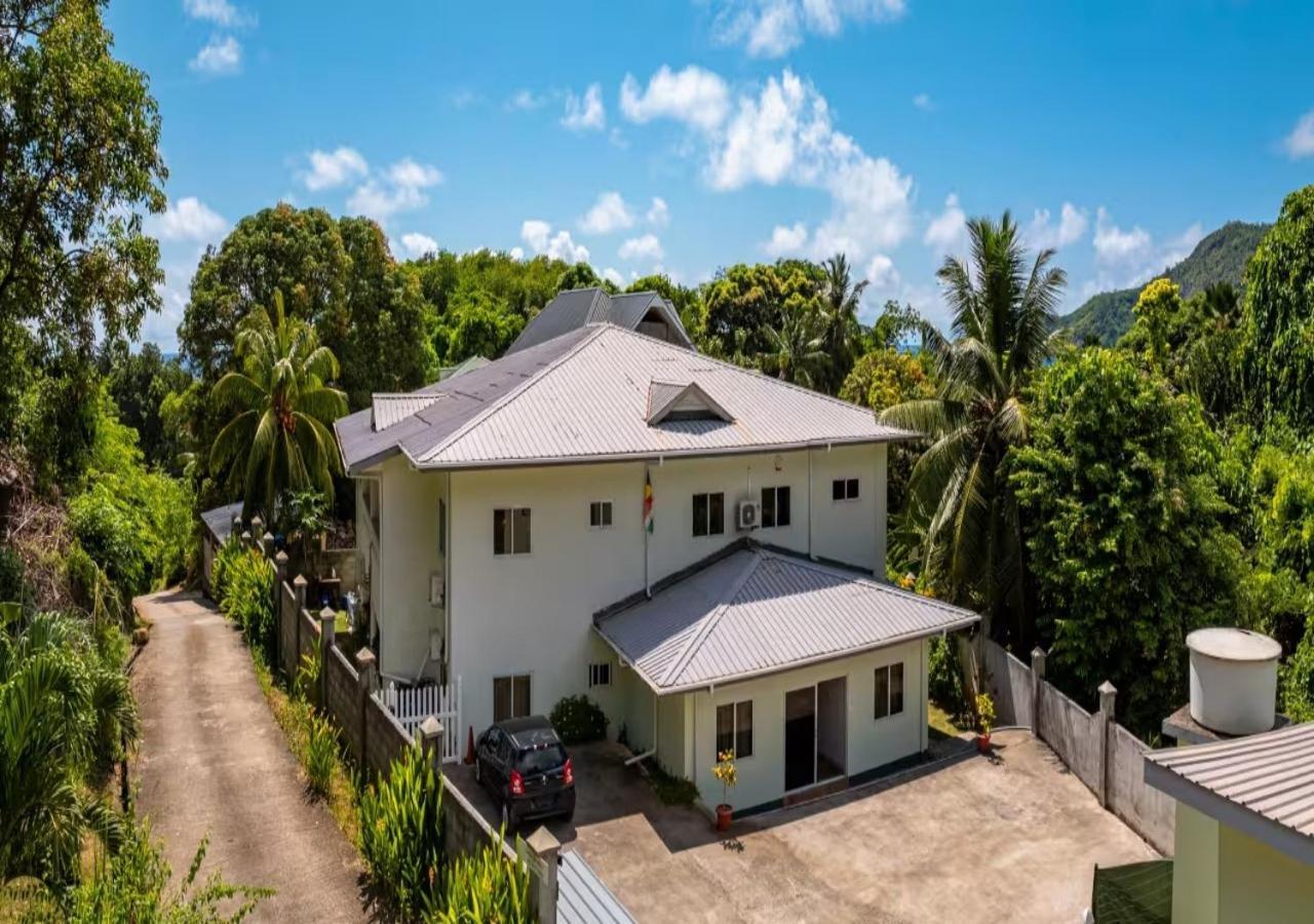 Dovass Self Catering Apartments Takamaka Bagian luar foto