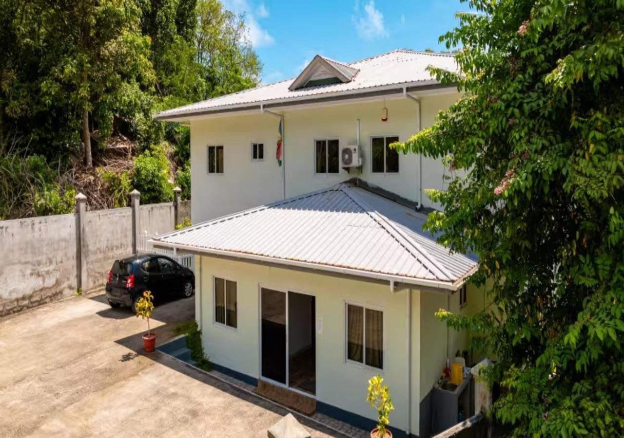 Dovass Self Catering Apartments Takamaka Bagian luar foto