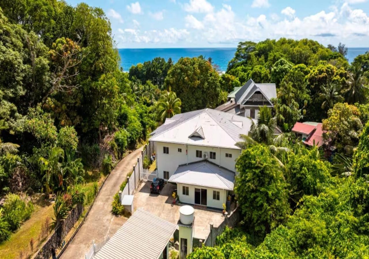 Dovass Self Catering Apartments Takamaka Bagian luar foto